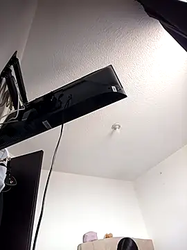 Snapshot of Violettabloom_ chatting on 10/27/25, 06:01 Violettabloom  online show from 10/27/25, 06:01