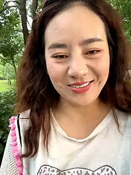 Snapshot of Kayla-love chatting on 10/06/25, 01:25 Kayla-love online show from 10/06/25, 01:25