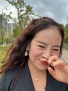 Snapshot of Kayla-love chatting on 10/09/25, 04:43 Kayla-love online show from 10/09/25, 04:43