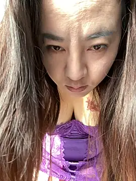 Snapshot of Kayla-love chatting on 11/08/25, 12:44 Kayla-love online show from 11/08/25, 12:44