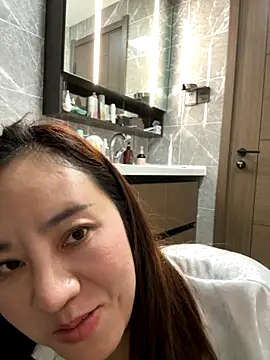 Snapshot of Kayla-love chatting on 11/11/25, 02:28 Kayla-love online show from 11/11/25, 02:28