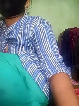 Snapshot of Cute_Couple59 chatting on 03/06/26, 10:34 Cute Couple59 online show from 03/06/26, 10:34