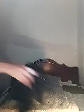 Snapshot of Vale_stone_ chatting on 10/19/25, 04:57 Vale stone online show from 10/19/25, 04:57