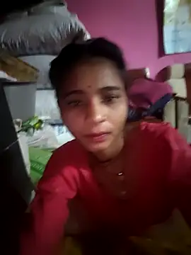 Snapshot of R_Roshni chatting on 11/18/25, 11:26 R Roshni online show from 11/18/25, 11:26