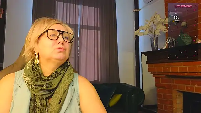 Marta Wils online show from 10/27/25, 03:43