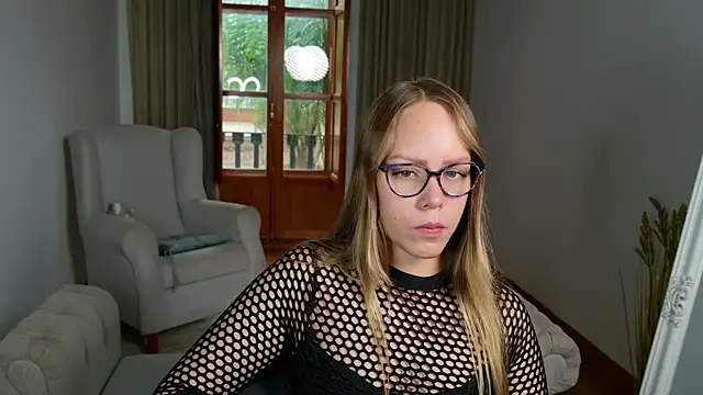 Snapshot of Naughty_Kitti chatting on 10/13/25, 07:19 Naughty Kitti online show from 10/13/25, 07:19