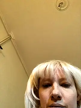 Snapshot of juliaoneandonly chatting on 10/15/25, 09:42 juliaoneandonly online show from 10/15/25, 09:42