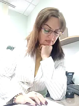 ValeriaLove43211 online show from 11/14/25, 12:37