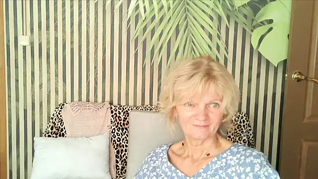 Zoe Steell online show from 09/23/25, 07:22