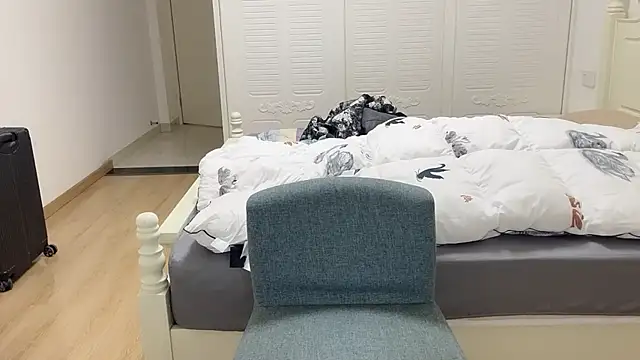 xlong00099 online show from 11/07/25, 12:49