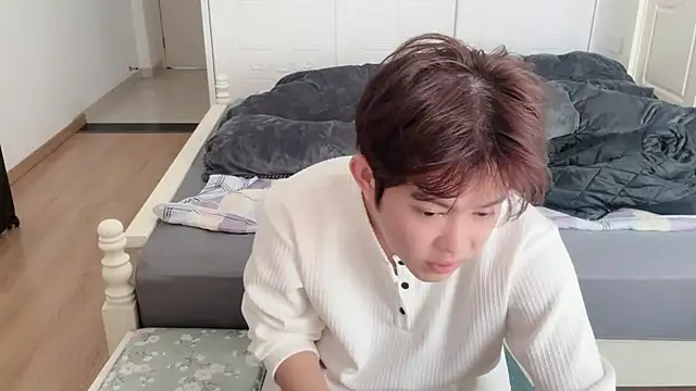 xlong00099 online show from 11/25/25, 02:33