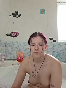 Snapshot of Hot_SkinnyGirl chatting on 06/08/26, 01:22 Hot SkinnyGirl online show from 06/08/26, 01:22
