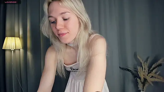 Snapshot of DianeHonnette chatting on 01/10/26, 07:26 DianeHonnette online show from 01/10/26, 07:26