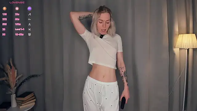 Snapshot of DianeHonnette chatting on 03/09/26, 07:40 DianeHonnette online show from 03/09/26, 07:40