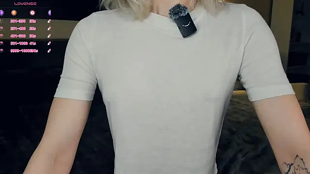 Snapshot of DianeHonnette chatting on 04/11/26, 08:02 DianeHonnette online show from 04/11/26, 08:02