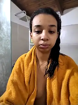 Suzanelee1 online show from 10/28/25, 02:20