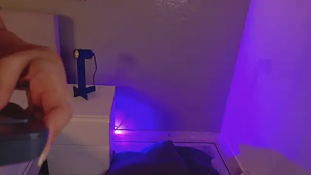 KeendraFox  online show from 11/26/25, 10:27