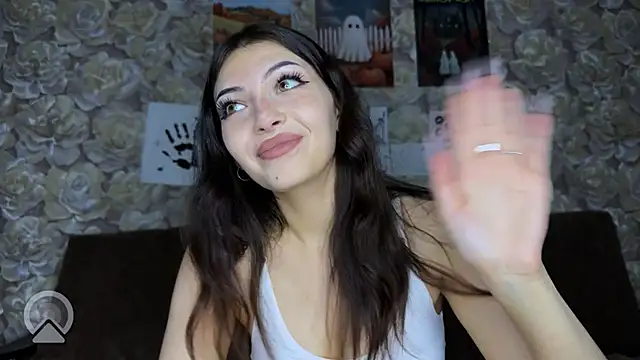 sweeet strawberies online show from 10/29/25, 05:14