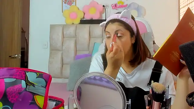 queenalexxa111 online show from 12/18/25, 05:41