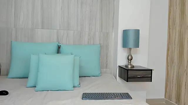 Snapshot of Valeria-Cruzz chatting on 10/28/25, 12:09 Valeria-Cruzz online show from 10/28/25, 12:09