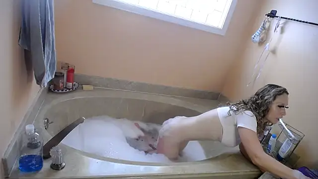 MoonlightMaybell online show from 10/05/25, 07:34