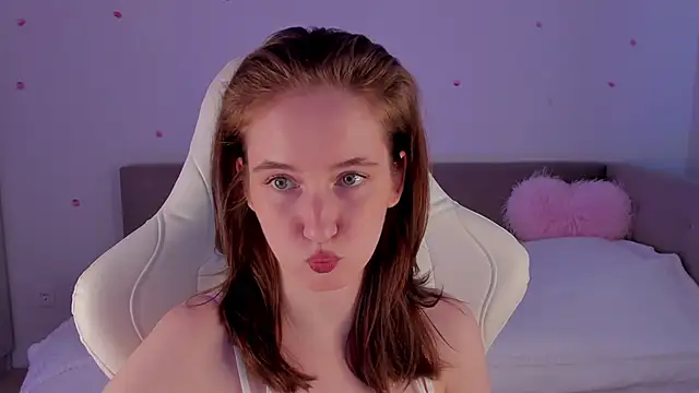 Snapshot of CrystalSoul_ chatting on 10/02/25, 10:55 CrystalSoul online show from 10/02/25, 10:55