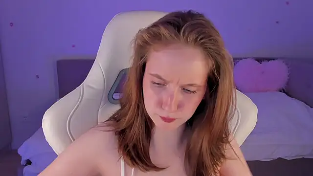 Snapshot of CrystalSoul_ chatting on 10/10/25, 01:26 CrystalSoul online show from 10/10/25, 01:26