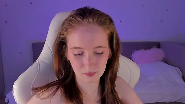 Snapshot of CrystalSoul_ chatting on 10/12/25, 07:24 CrystalSoul online show from 10/12/25, 07:24