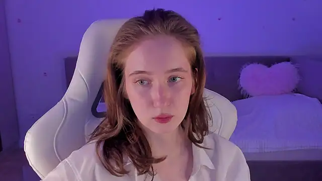 Snapshot of CrystalSoul_ chatting on 11/02/25, 03:36 CrystalSoul online show from 11/02/25, 03:36