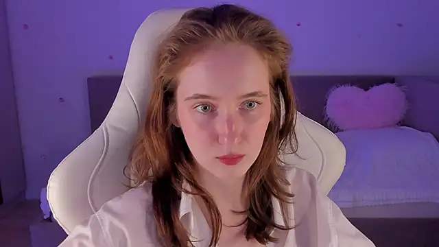 Snapshot of CrystalSoul_ chatting on 11/03/25, 09:05 CrystalSoul online show from 11/03/25, 09:05