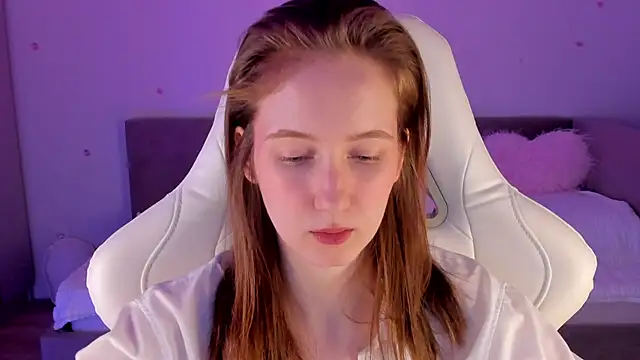 Snapshot of CrystalSoul_ chatting on 11/14/25, 12:09 CrystalSoul online show from 11/14/25, 12:09