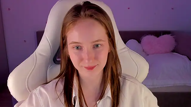 Snapshot of CrystalSoul_ chatting on 11/16/25, 12:11 CrystalSoul online show from 11/16/25, 12:11