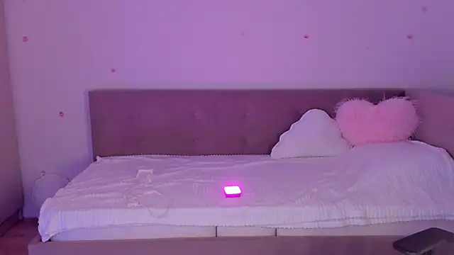 Snapshot of CrystalSoul_ chatting on 11/18/25, 11:25 CrystalSoul online show from 11/18/25, 11:25