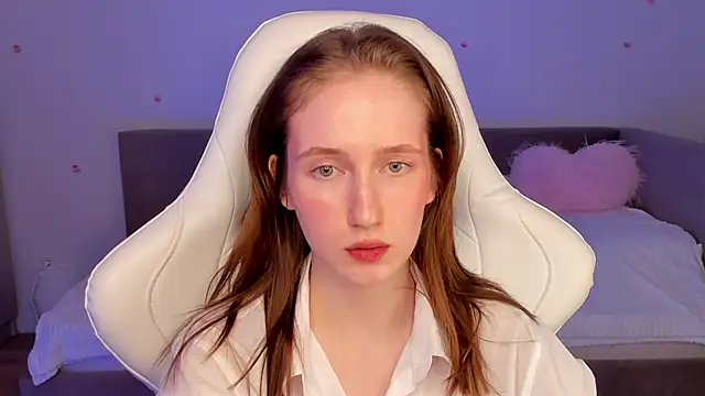 Snapshot of CrystalSoul_ chatting on 11/23/25, 09:36 CrystalSoul online show from 11/23/25, 09:36