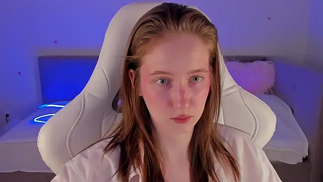 Snapshot of CrystalSoul_ chatting on 11/30/25, 02:15 CrystalSoul online show from 11/30/25, 02:15