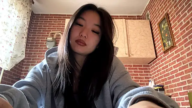 Snapshot of EmmaLeexth chatting on 03/15/26, 10:10 EmmaLeexth online show from 03/15/26, 10:10