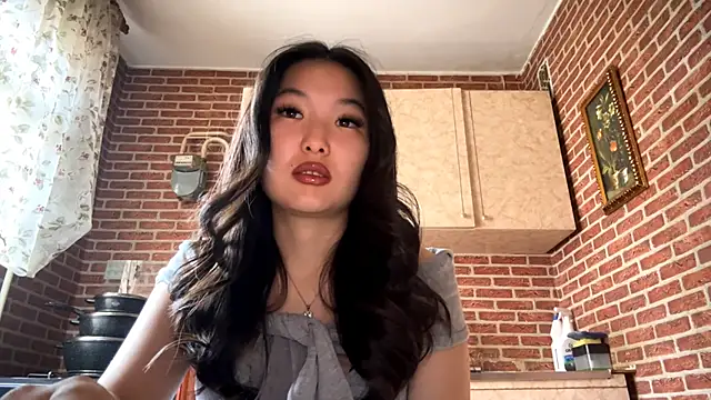 Snapshot of EmmaLeexth chatting on 03/16/26, 10:08 EmmaLeexth online show from 03/16/26, 10:08