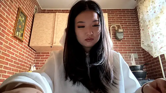 Snapshot of EmmaLeexth chatting on 03/26/26, 10:21 EmmaLeexth online show from 03/26/26, 10:21