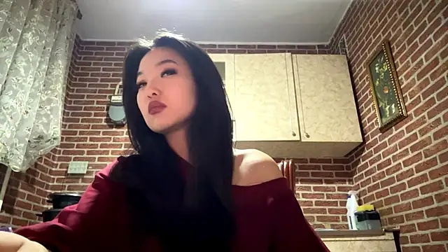 Snapshot of EmmaLeexth chatting on 04/06/26, 02:07 EmmaLeexth online show from 04/06/26, 02:07