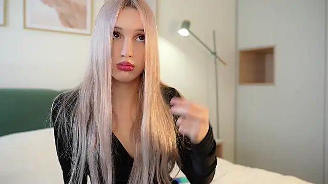 Snapshot of Laura_Obsidian chatting on 09/22/25, 08:05 Laura Obsidian online show from 09/22/25, 08:05