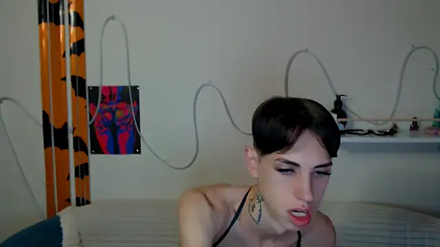 Snapshot of AlexNaughty14 chatting on 11/15/25, 01:29 AlexNaughty14 online show from 11/15/25, 01:29