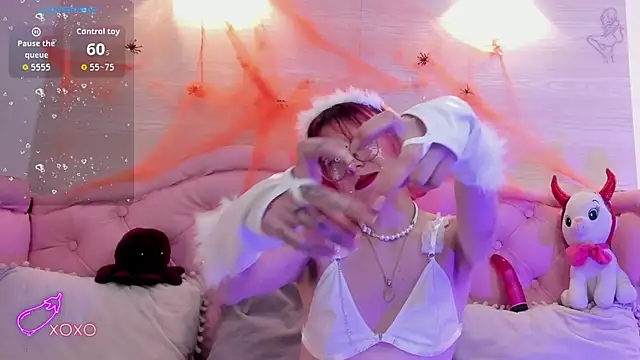 Snapshot of Rossiie_Hunt_ chatting on 10/16/25, 04:30 Rossiie Hunt  online show from 10/16/25, 04:30