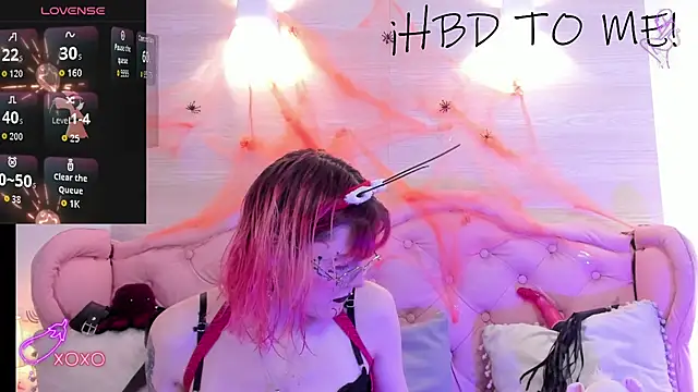 Snapshot of Rossiie_Hunt_ chatting on 10/20/25, 07:25 Rossiie Hunt  online show from 10/20/25, 07:25