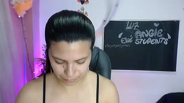 Snapshot of LuzAngie chatting on 10/28/25, 07:27 LuzAngie online show from 10/28/25, 07:27