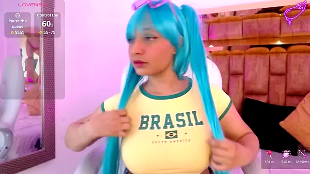 Nohemi Walker  online show from 10/03/25, 04:31