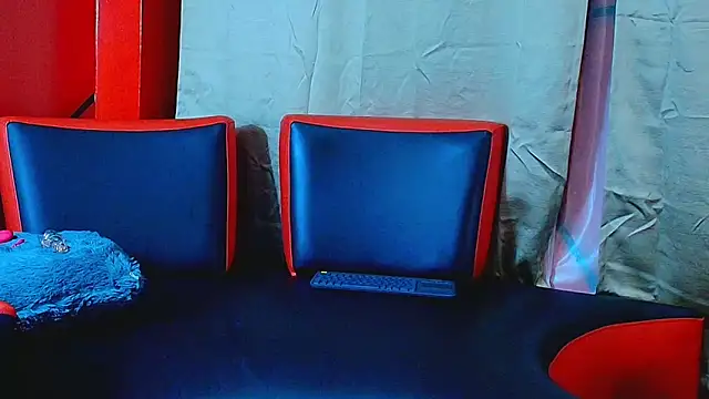 Snapshot of Selenegomezz chatting on 12/04/25, 08:39 Selenegomezz online show from 12/04/25, 08:39