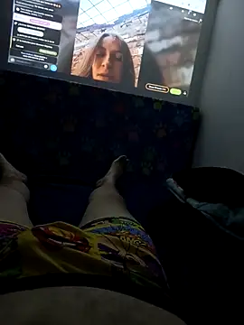 Snapshot of thefollador69 chatting on 10/29/25, 06:42 thefollador69 online show from 10/29/25, 06:42