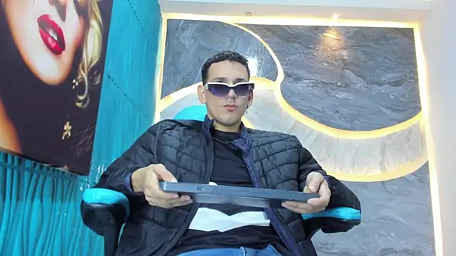 Noha Deluxe online show from 10/18/25, 01:34