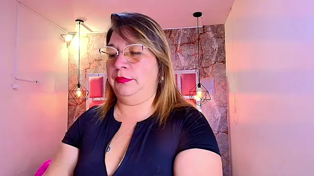Snapshot of MaylinRosse_ chatting on 04/19/26, 07:38 MaylinRosse online show from 04/19/26, 07:38