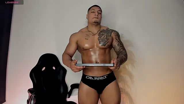 Snapshot of chrizmacgregor chatting on 09/29/25, 02:49 chrizmacgregor online show from 09/29/25, 02:49